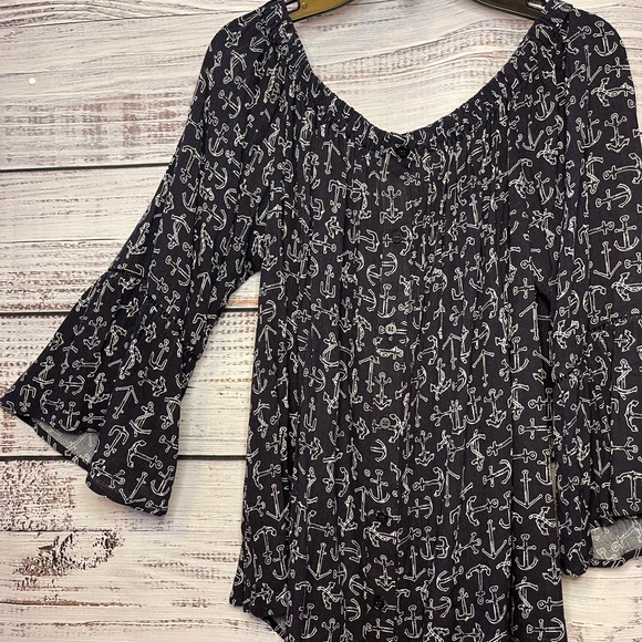 Black and White Off The Shoulder Peasant Top | Size Large - Picture 7 of 13